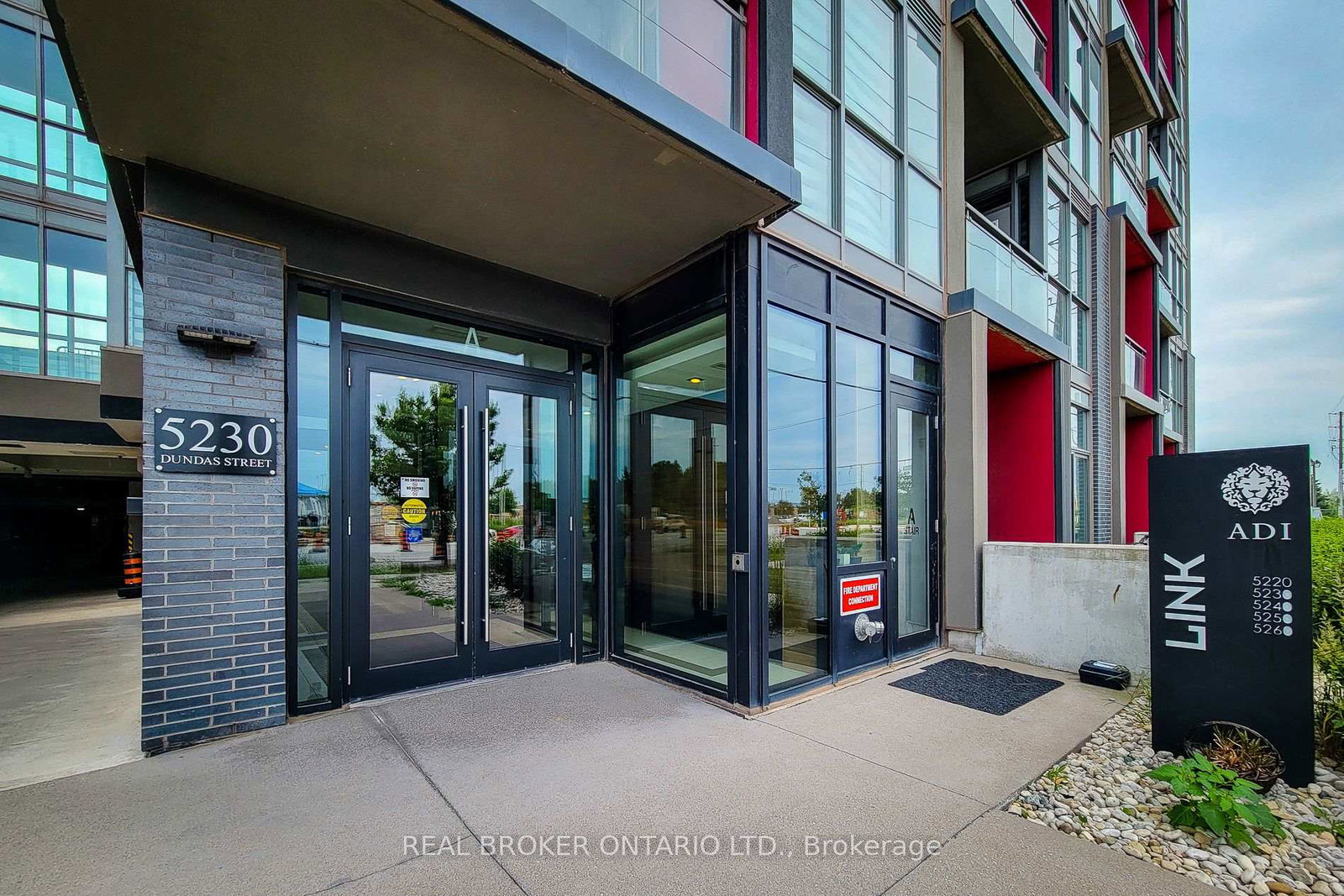 5230-dundas-street-burlington-ontario-w13633284