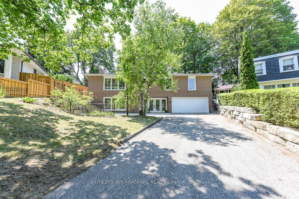 31-queensborough-crescent-toronto-etobicoke-ontario-w13633582