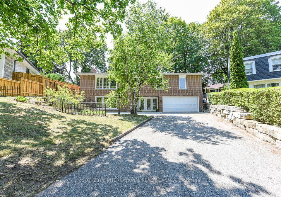 31-queensborough-crescent-toronto-etobicoke-ontario-w13633582
