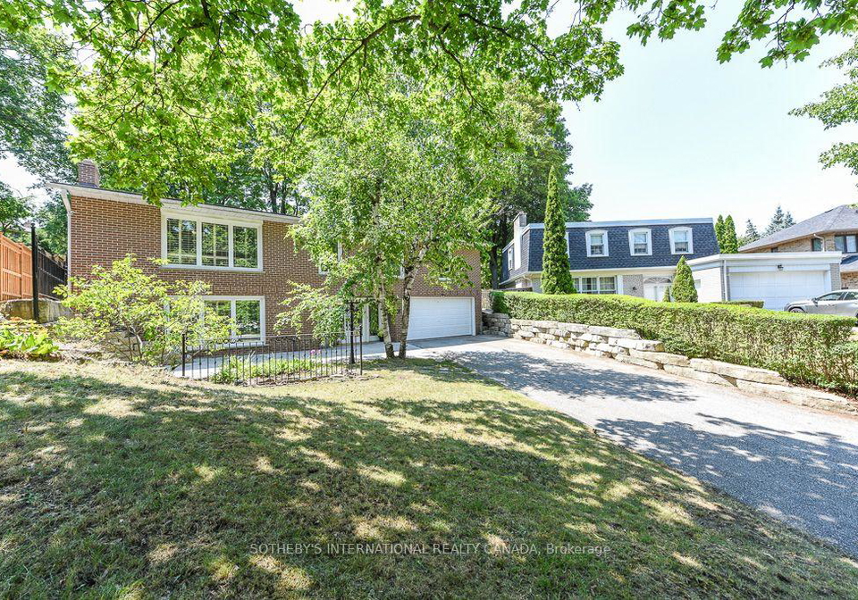 31-queensborough-crescent-toronto-etobicoke-ontario-w13633582