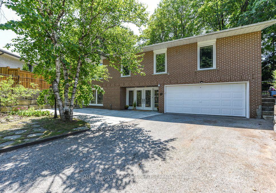 31-queensborough-crescent-toronto-etobicoke-ontario-w13633582