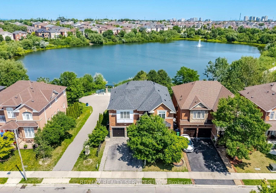 35-stoneylake-avenue-brampton-ontario-w13633642