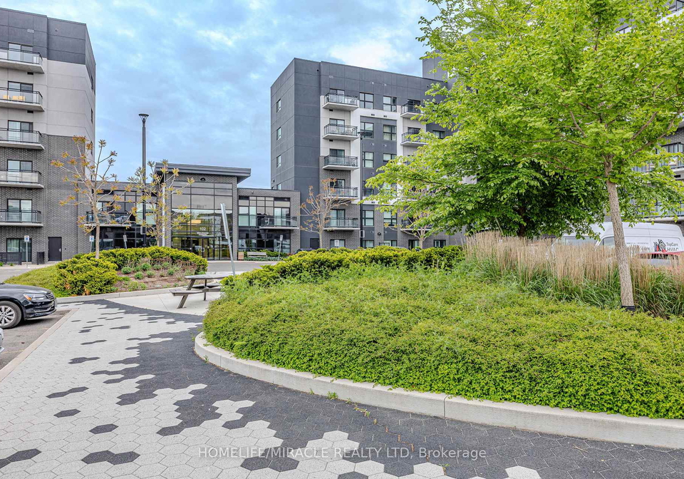 102-grovewood-common-oakville-ontario-w13633684