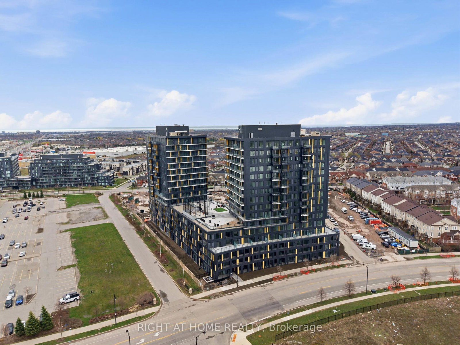 4878-powers-common-burlington-ontario-w13633842