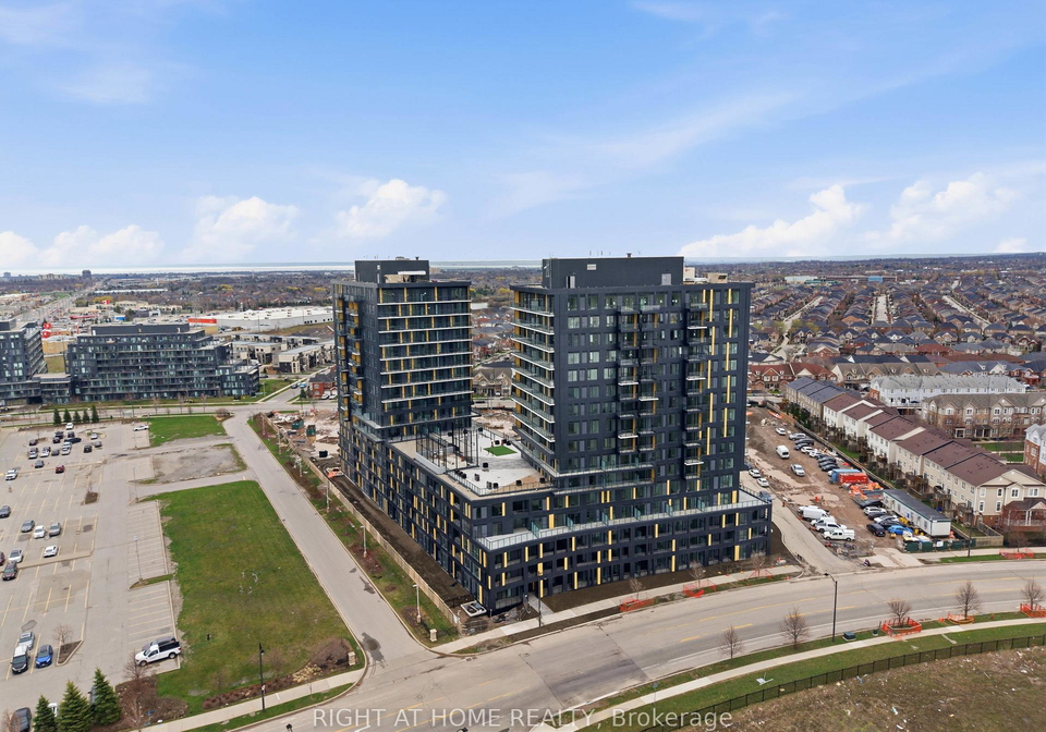 4878-powers-common-burlington-ontario-w13633842