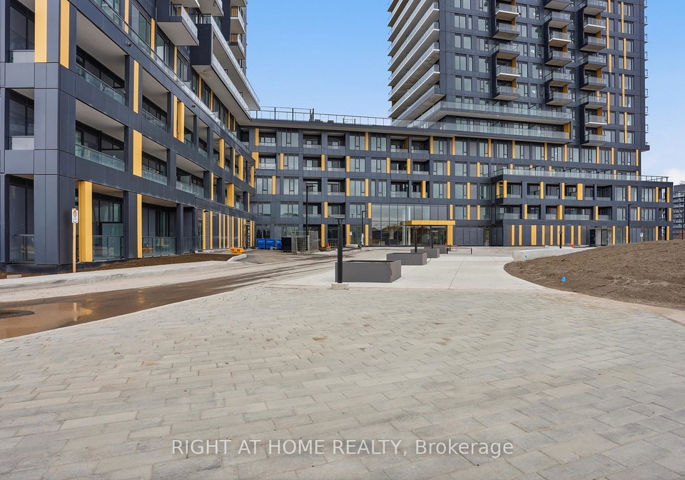 4878-powers-common-burlington-ontario-w13633842