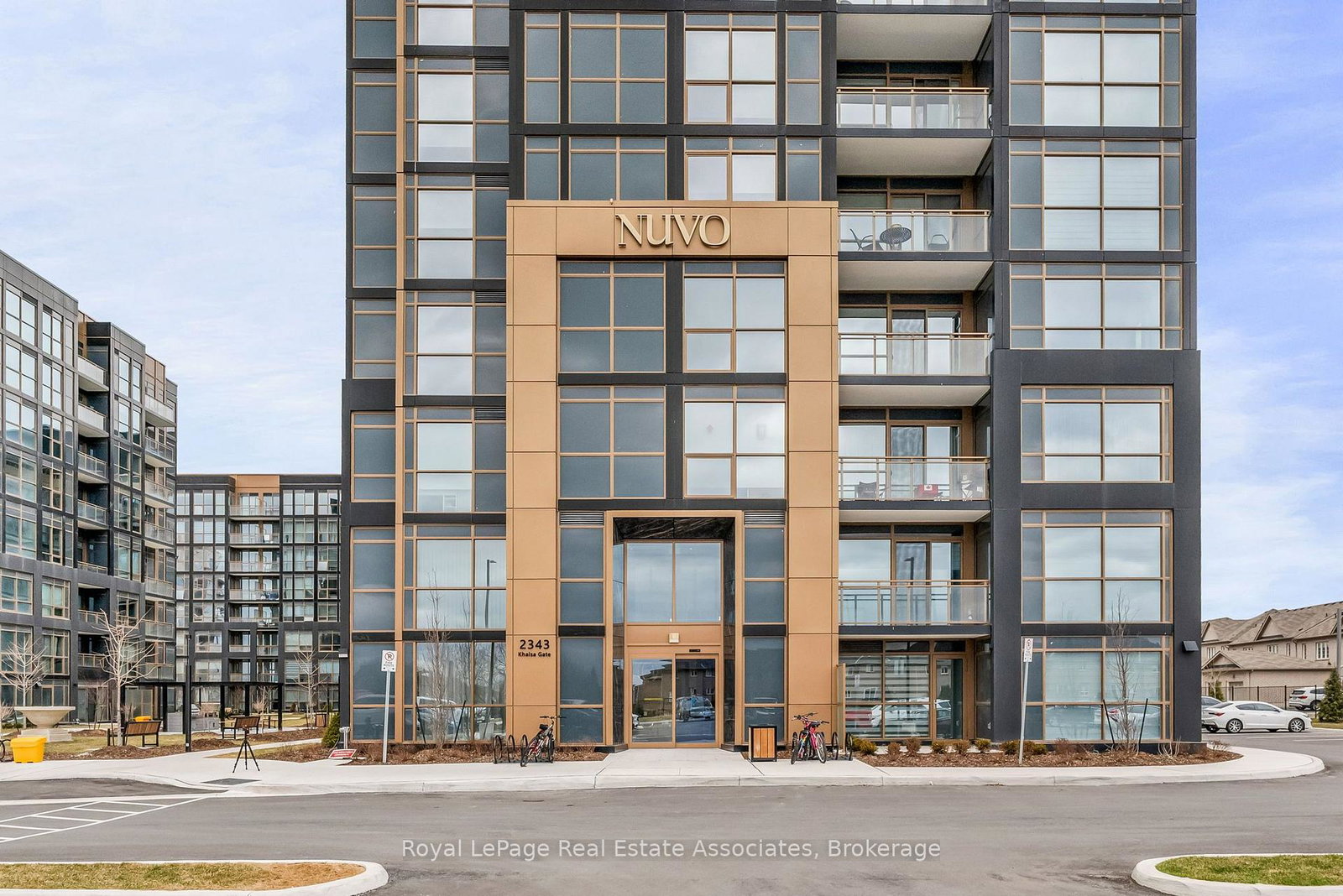 2343-khalsa-gate-oakville-ontario-w13633926