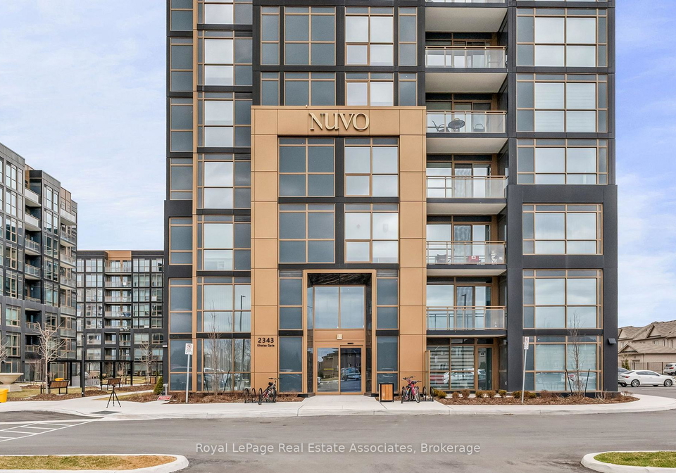 2343-khalsa-gate-oakville-ontario-w13633926