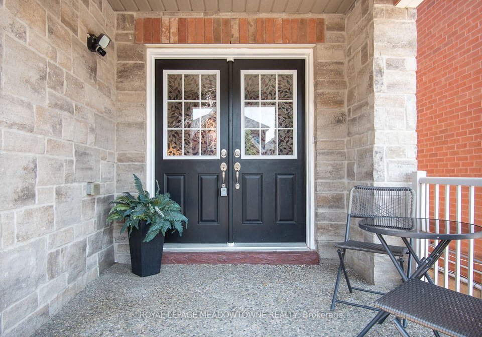 1079-job-crescent-milton-ontario-w13634152