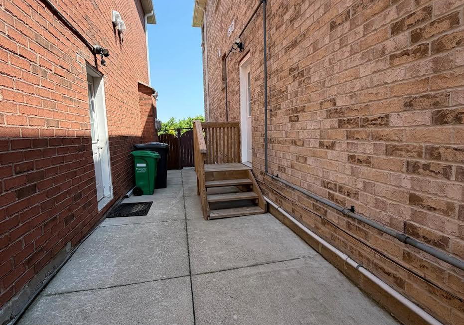 20-hiking-court-brampton-ontario-w13634328