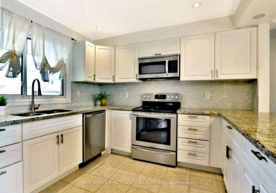 1580-lancaster-drive-oakville-ontario-w13634366