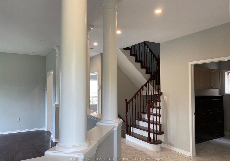 2362-woodridge-way-oakville-ontario-w13634554
