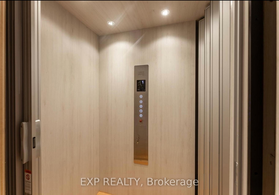 209-wyndham-street-mississauga-ontario-w13634936
