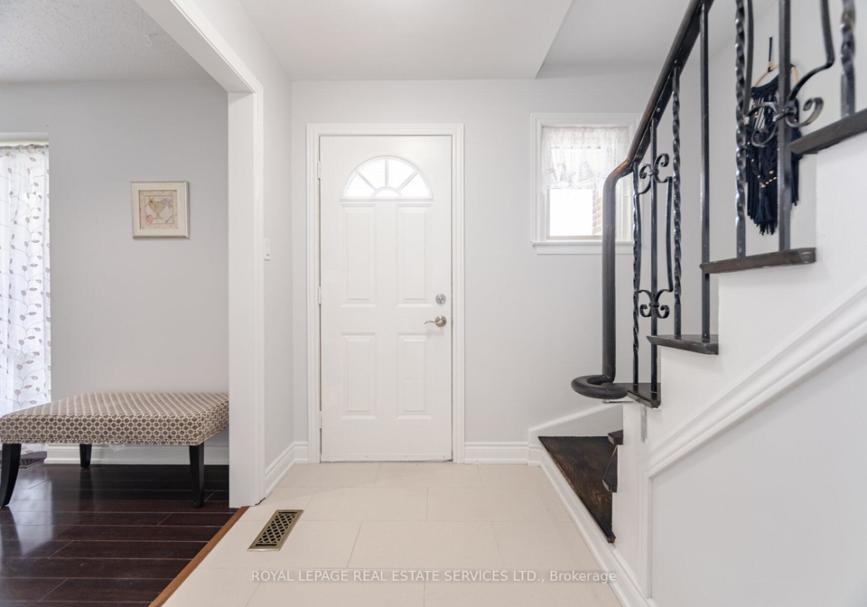 39-aberdeen-crescent-brampton-ontario-w13635208