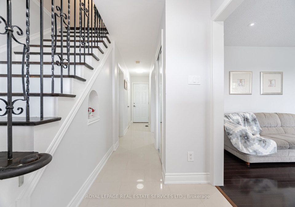 39-aberdeen-crescent-brampton-ontario-w13635208