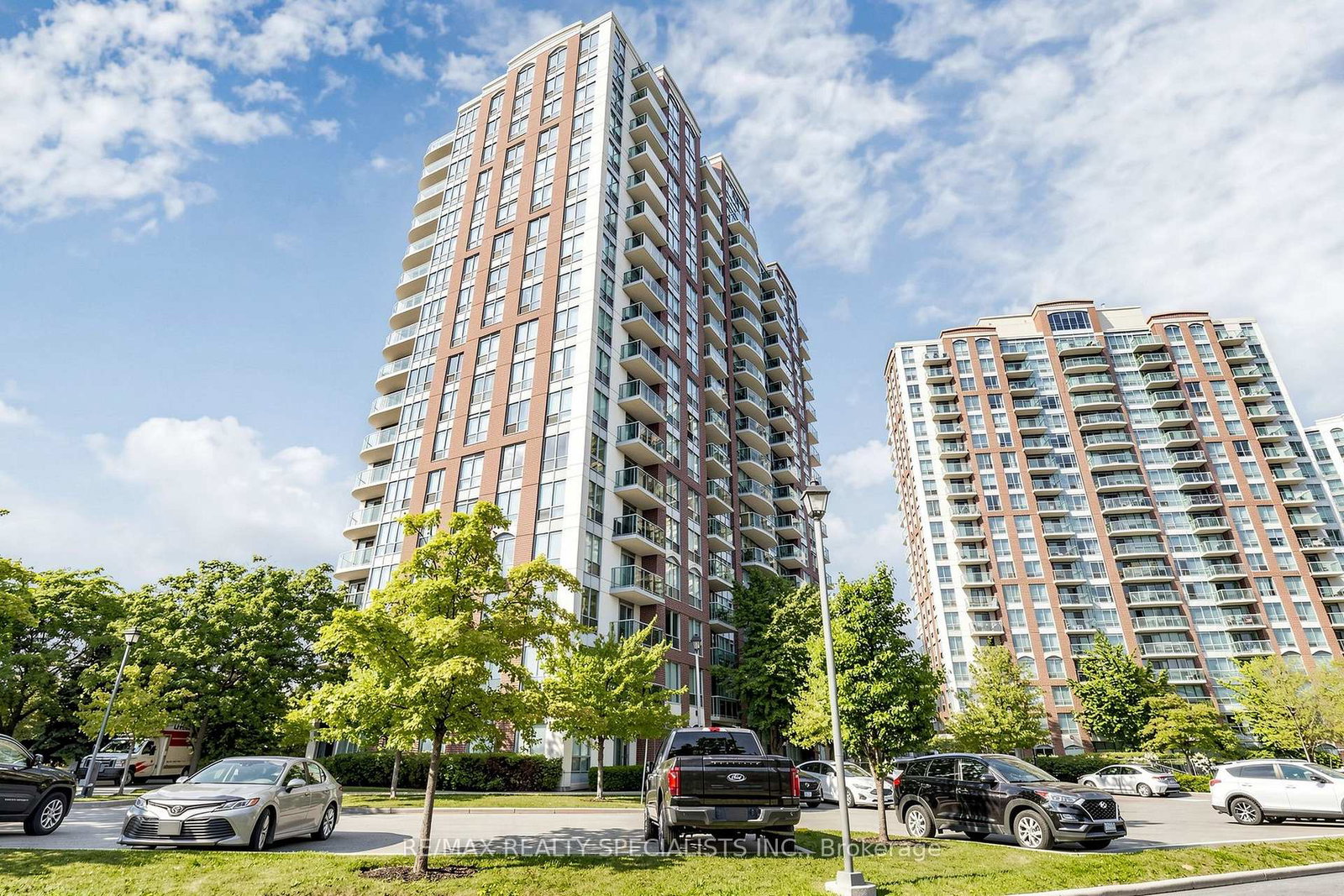 4879-kimbermount-avenue-mississauga-ontario-w13635396