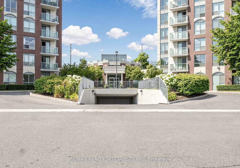 4879-kimbermount-avenue-mississauga-ontario-w13635396