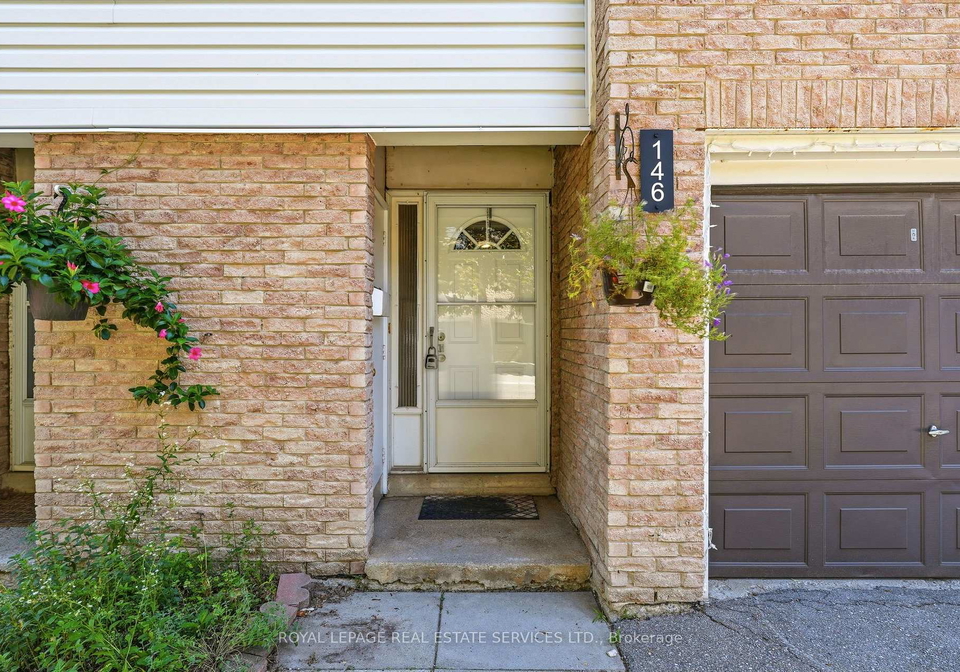 2440-bromsgrove-road-mississauga-ontario-w13635596