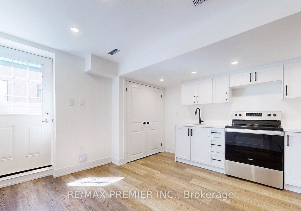 208-mcroberts-avenue-w-toronto-toronto-ontario-w13635678