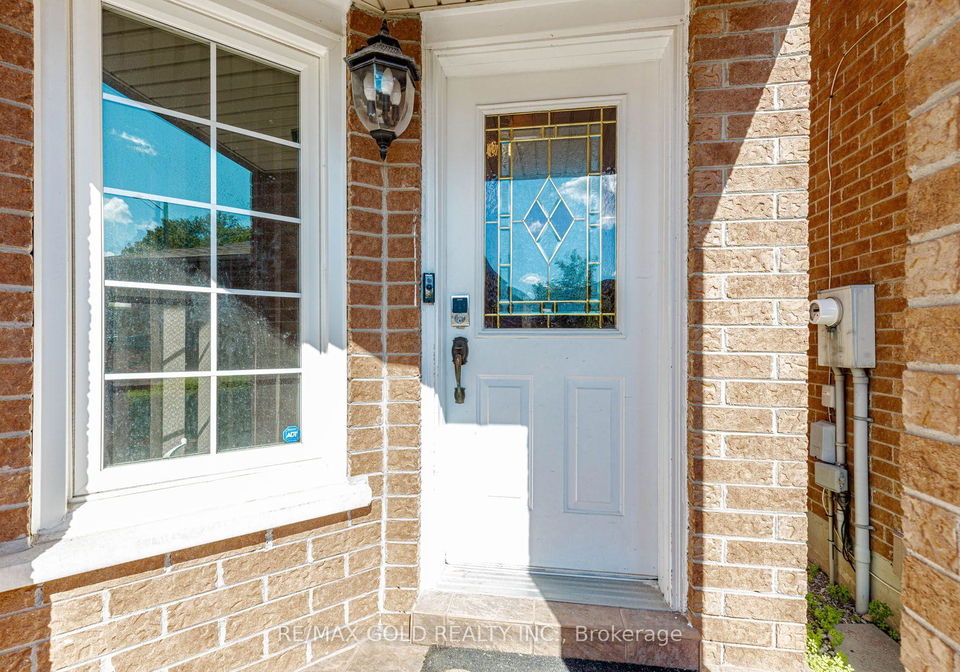 12-mccleave-crescent-brampton-ontario-w13635876
