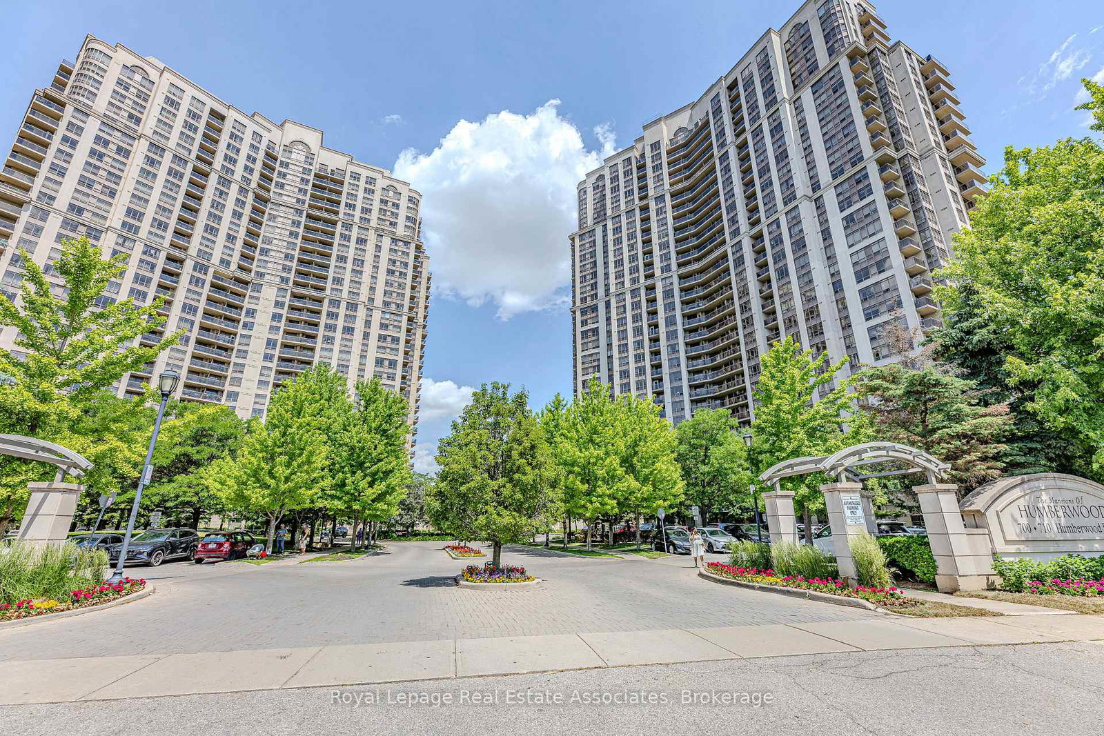 700-humberwood-boulevard-toronto-etobicoke-ontario-w13636040