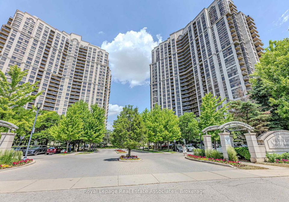 700-humberwood-boulevard-toronto-etobicoke-ontario-w13636040