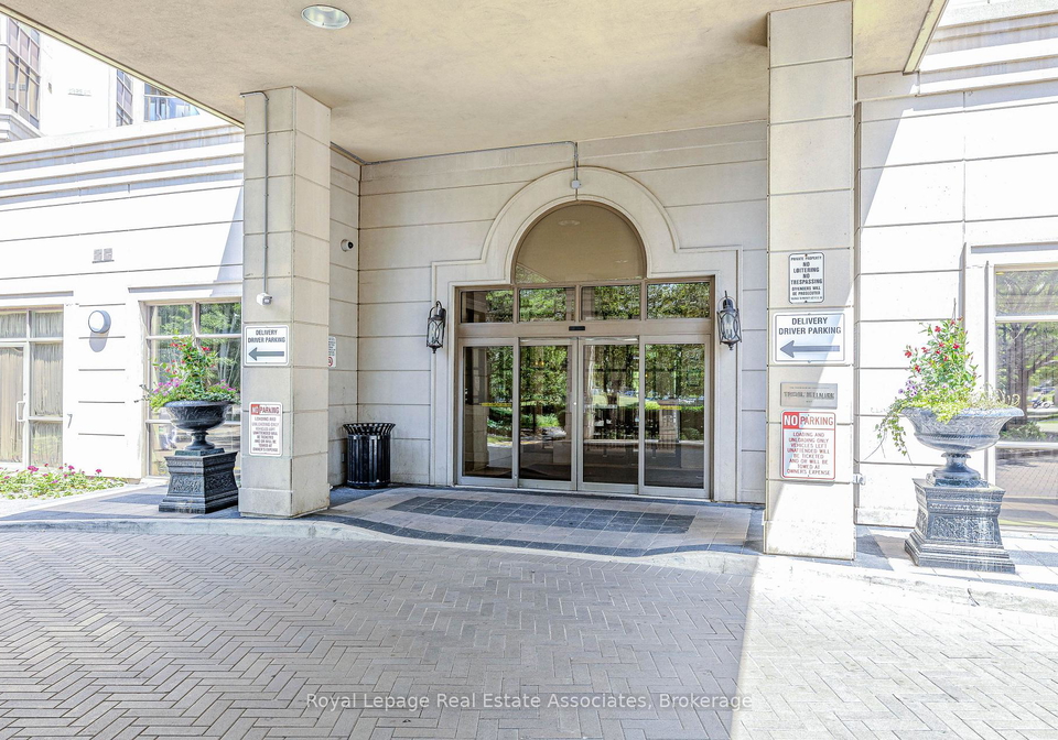 700-humberwood-boulevard-toronto-etobicoke-ontario-w13636040