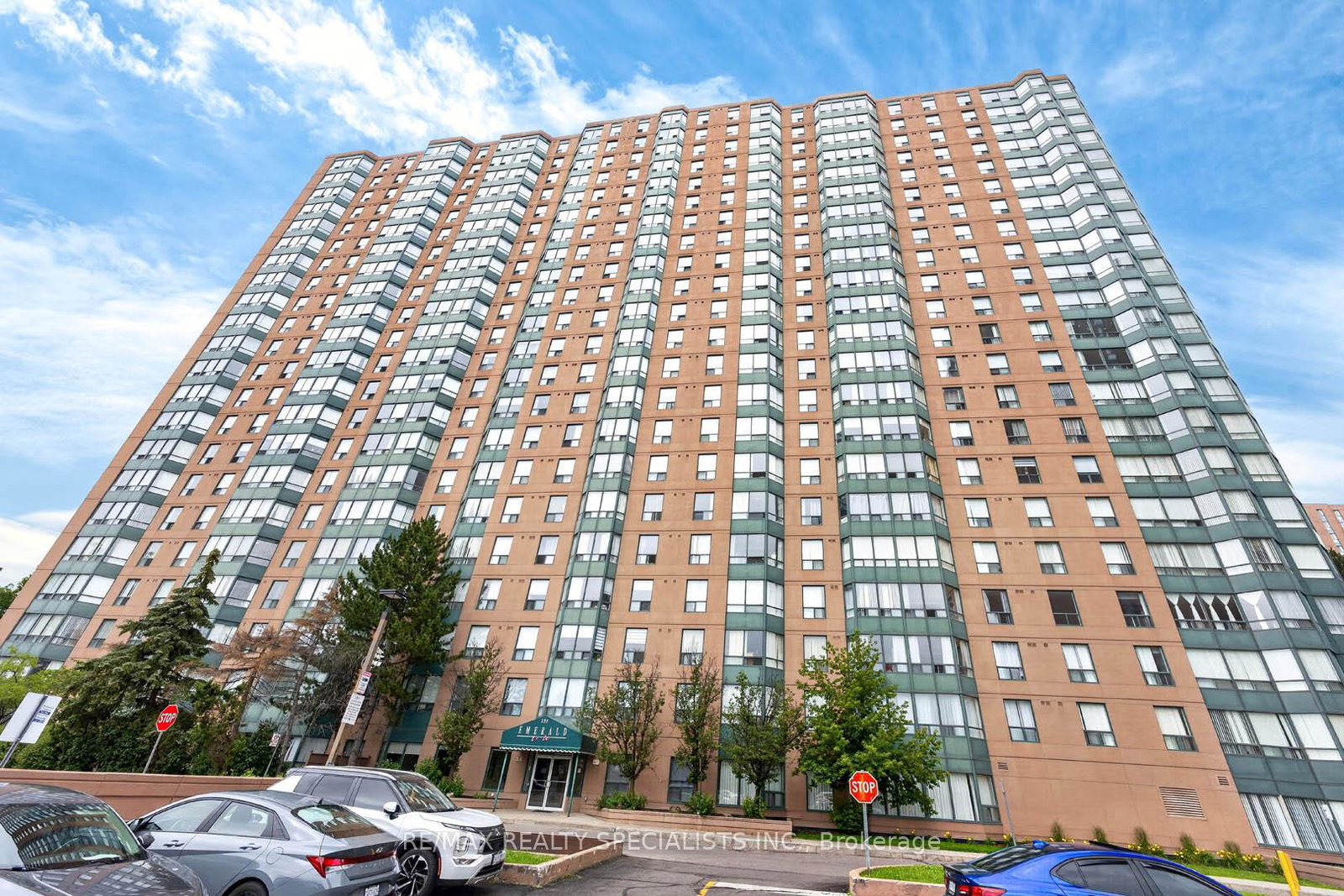 135-hillcrest-avenue-mississauga-ontario-w13636084
