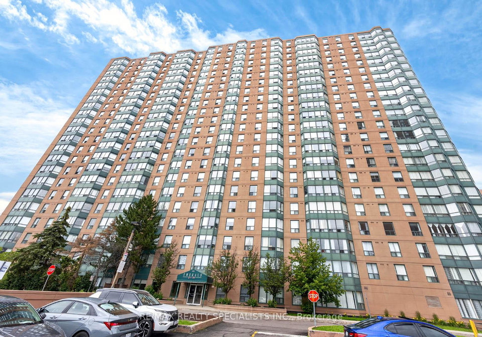 135-hillcrest-avenue-mississauga-ontario-w13636084