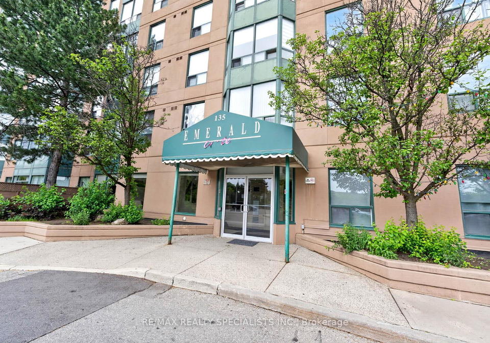 135-hillcrest-avenue-mississauga-ontario-w13636084