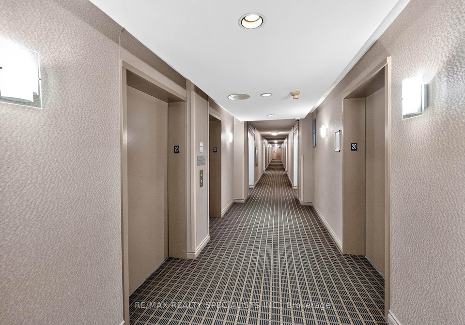 135-hillcrest-avenue-mississauga-ontario-w13636084