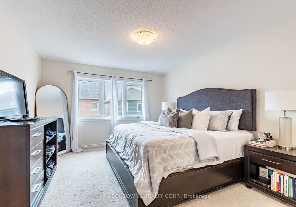 1239-mulroney-heights-milton-ontario-w13636728