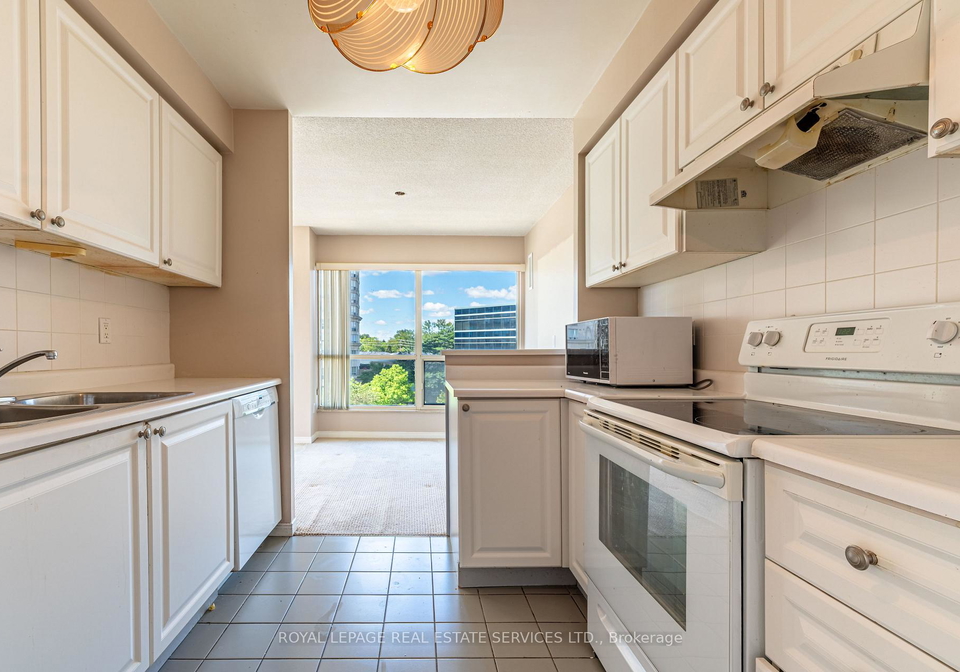 2269-lake-shore-boulevard-w-toronto-etobicoke-ontario-w13636786