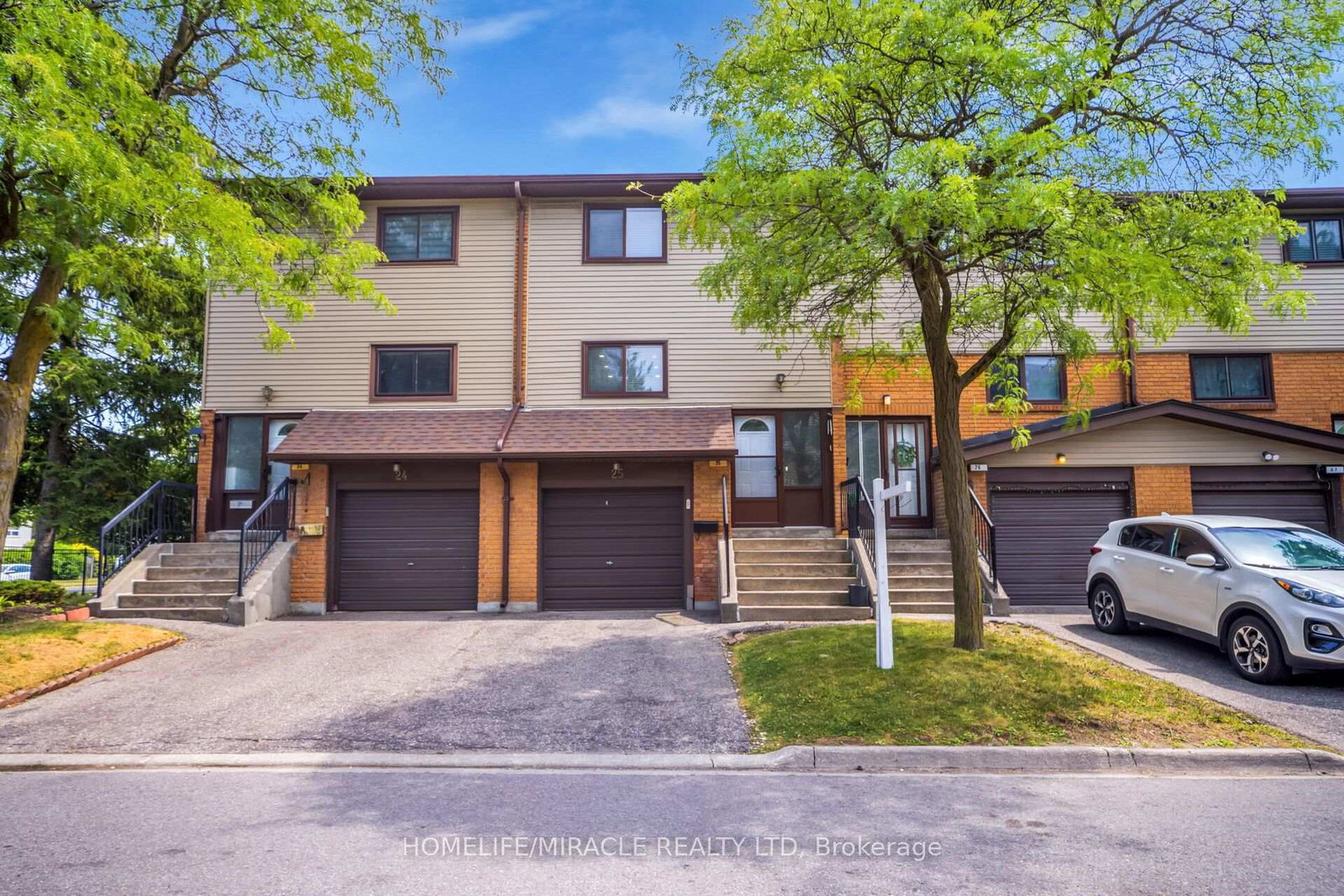 25-carleton-place-brampton-ontario-w13637336