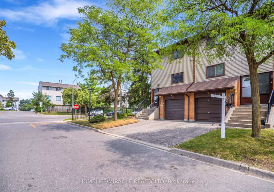 25-carleton-place-brampton-ontario-w13637336
