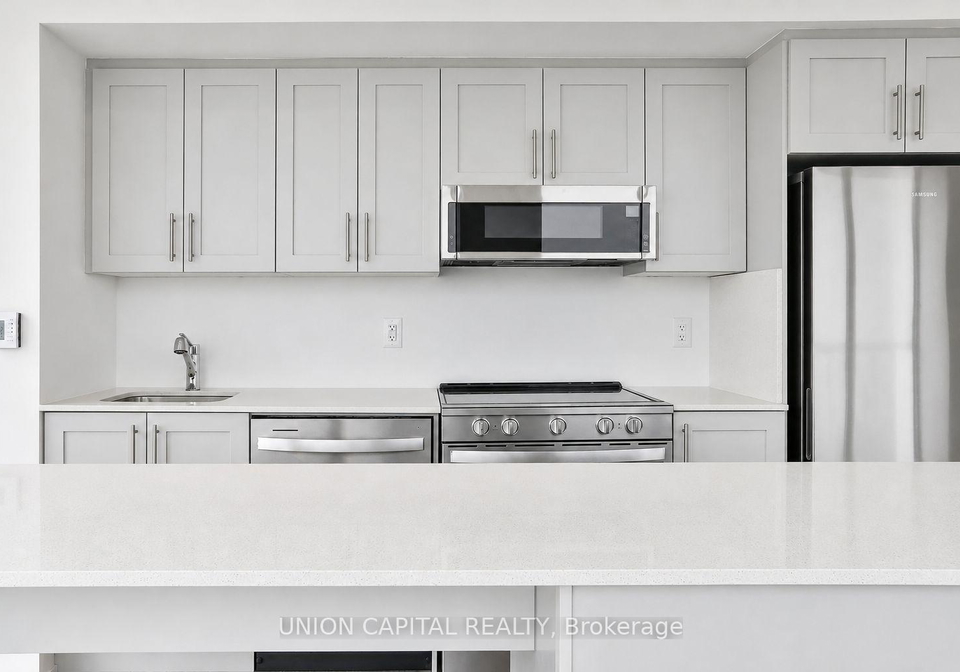 1063-douglas-mccurdy-common-mississauga-ontario-w13637556