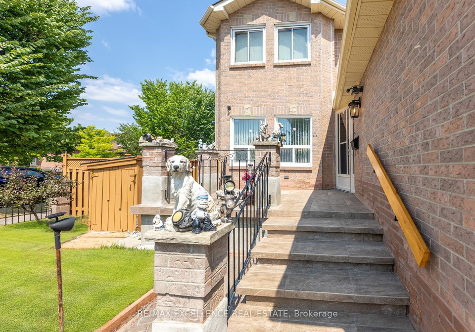 55-atkins-circle-brampton-ontario-w13637696