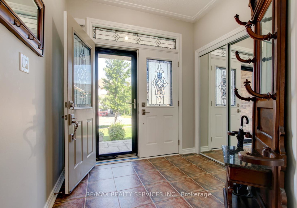 35-hardgate-crescent-brampton-ontario-w13638110