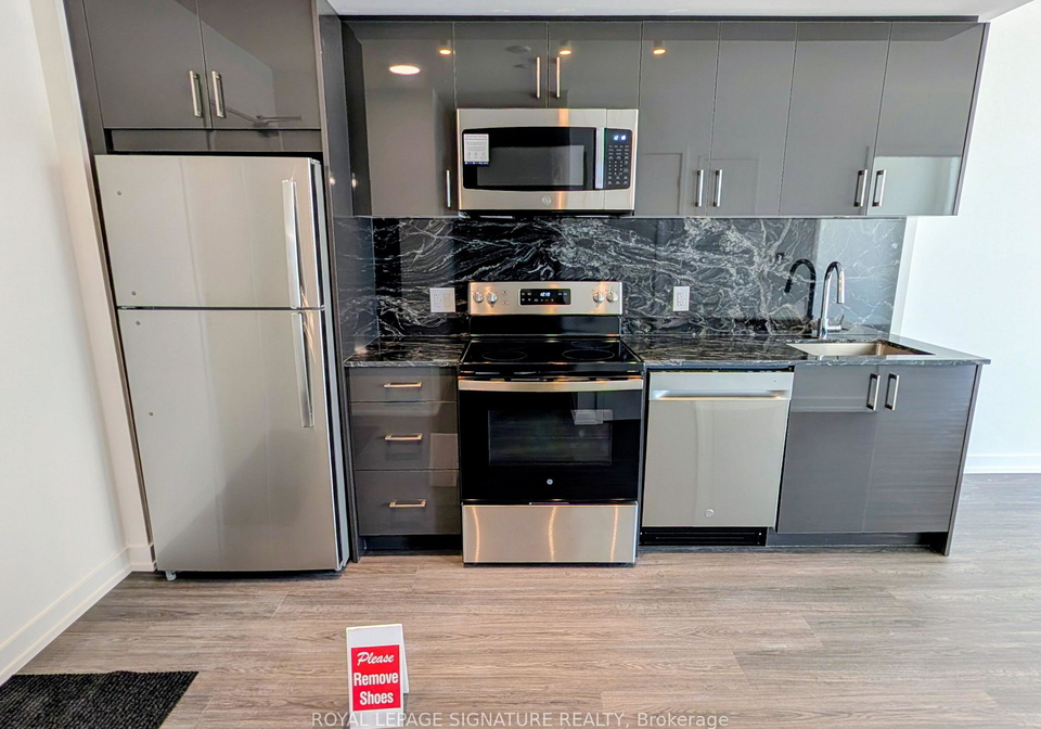 4010-eglinton-avenue-w-toronto-etobicoke-ontario-w13638412