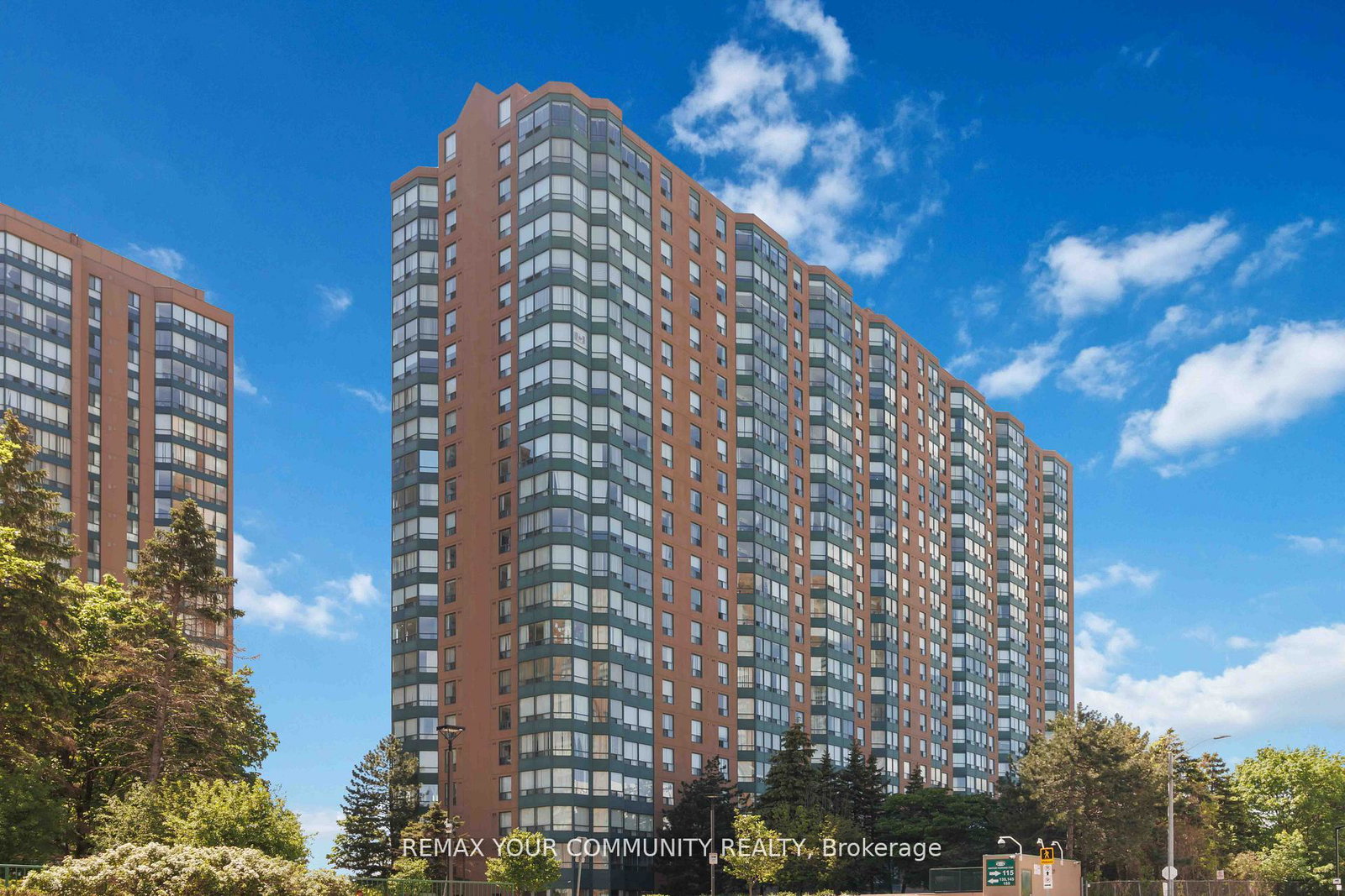 135-hillcrest-avenue-mississauga-ontario-w13638460
