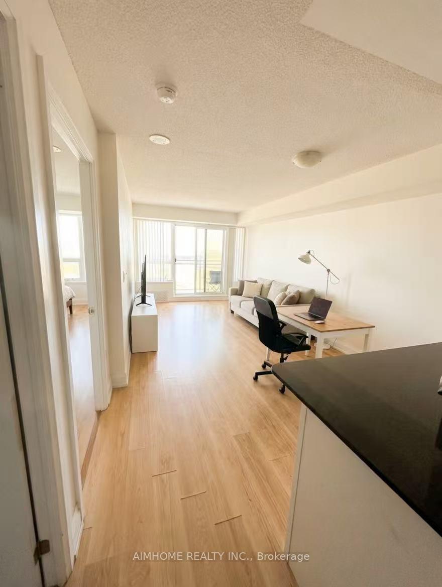 1070-sheppard-avenue-w-toronto-york-ontario-w13638466