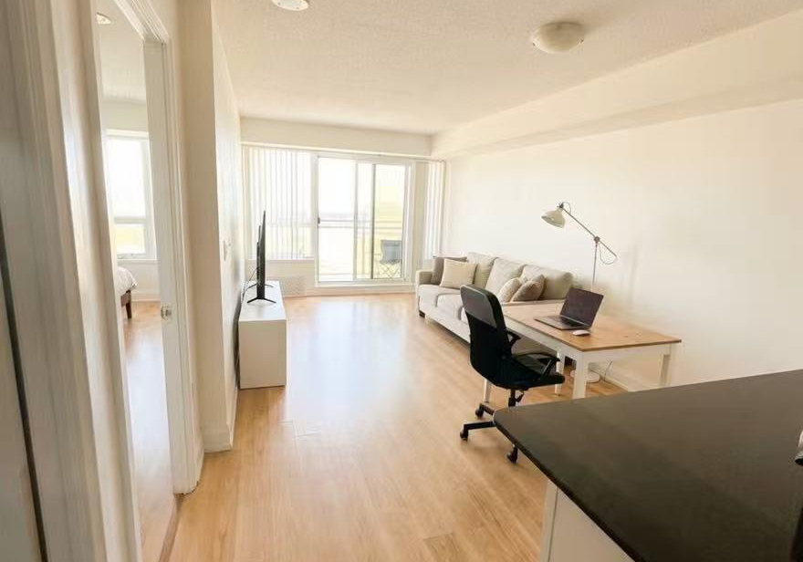 1070-sheppard-avenue-w-toronto-york-ontario-w13638466