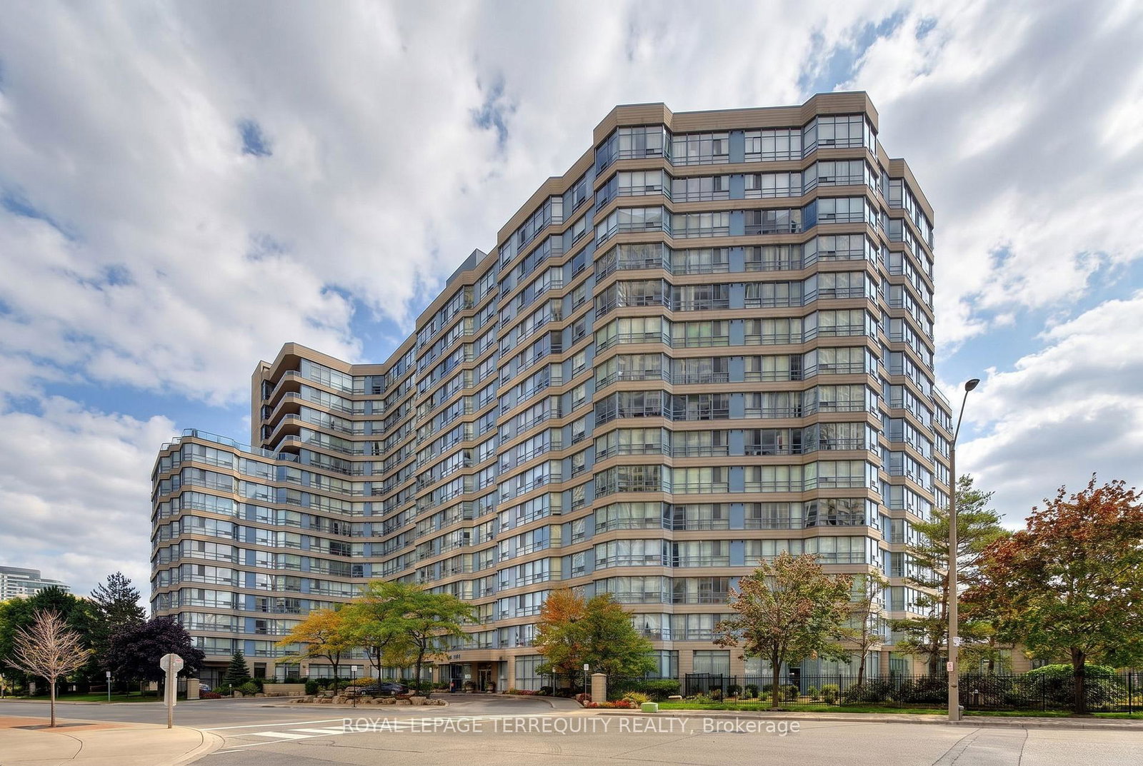 250-webb-drive-mississauga-ontario-w13638736
