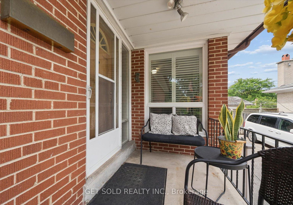 32-checkendon-drive-toronto-etobicoke-ontario-w13639160
