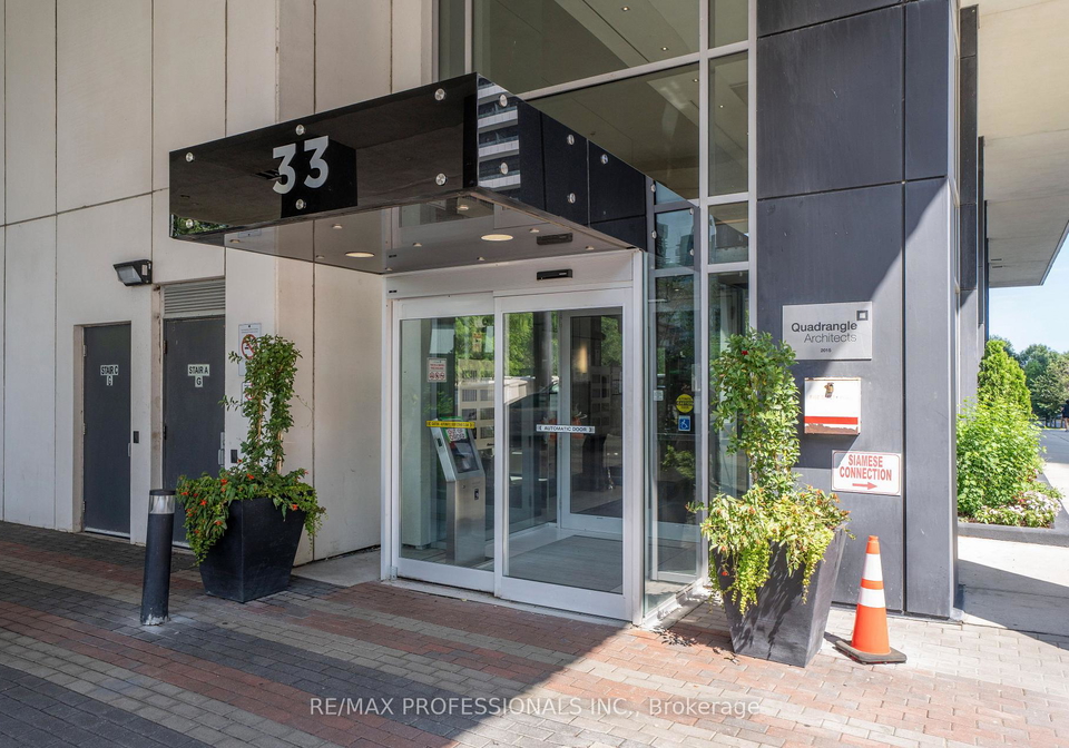33-shore-breeze-drive-toronto-etobicoke-ontario-w13639220