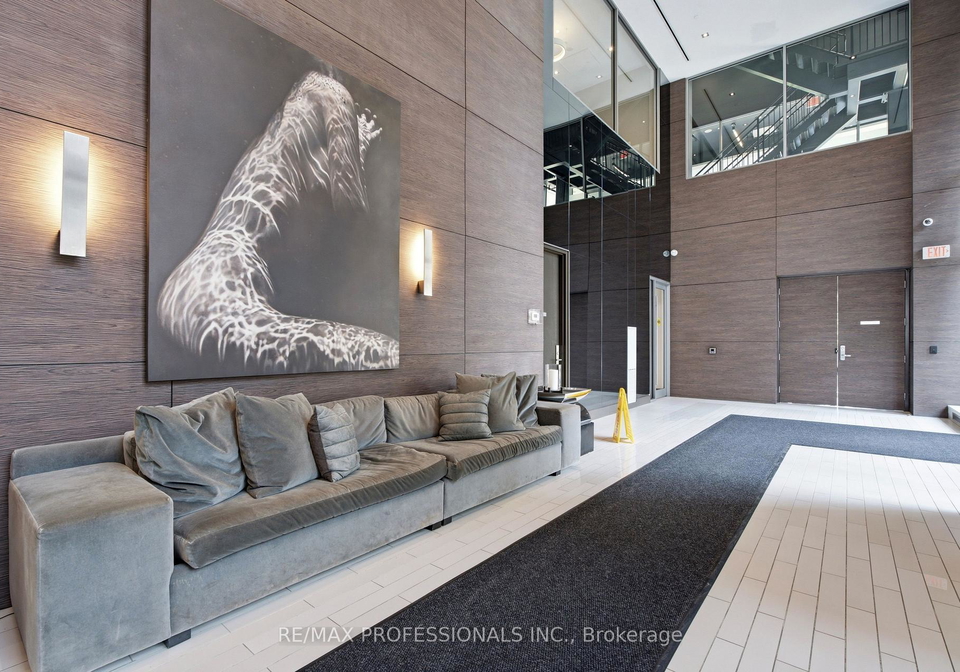 33-shore-breeze-drive-toronto-etobicoke-ontario-w13639220