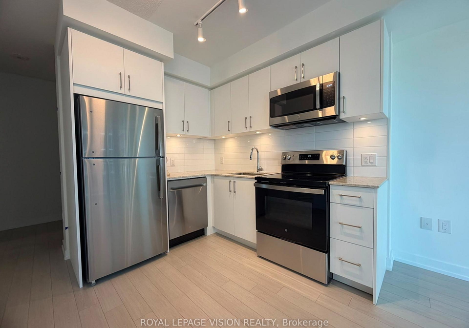 4010-eglinton-avenue-w-toronto-etobicoke-ontario-w13639442