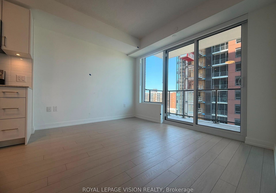 4010-eglinton-avenue-w-toronto-etobicoke-ontario-w13639442