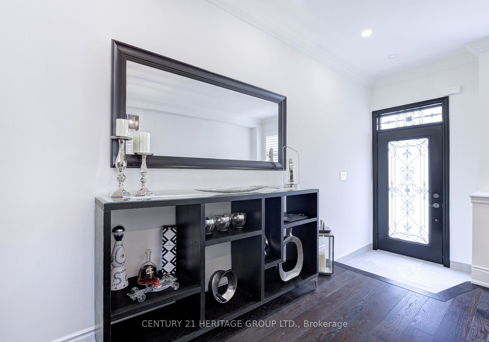 4-accent-circle-brampton-ontario-w13639466