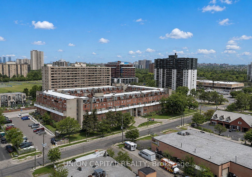 10-eddystone-avenue-toronto-york-ontario-w13639744